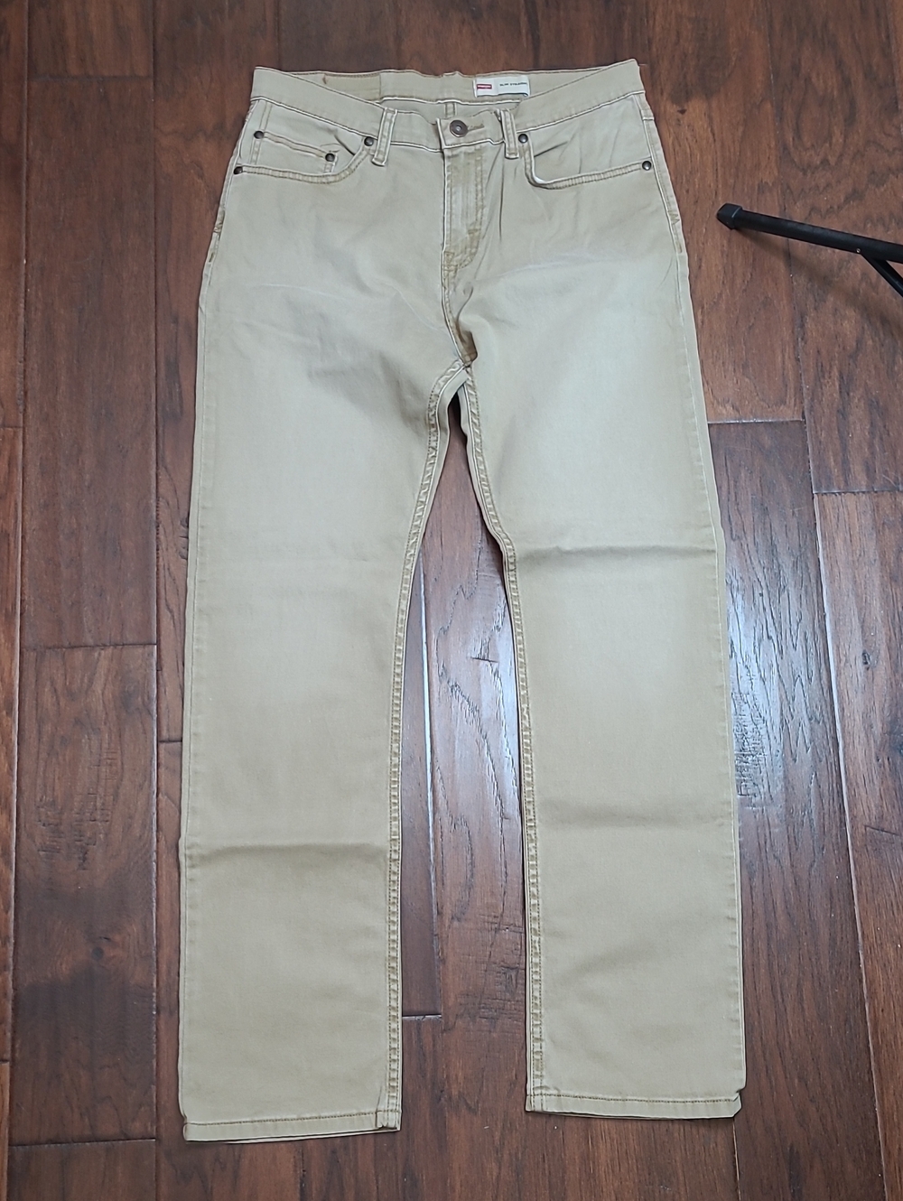 Wrangler Khaki Slim Straight Jeans size 32x32. Inseam approximately 31.5 Inches